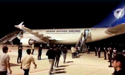 227 kaçak göçmen Afganistan’dan gelen uçakla sınır dışı edildi!.