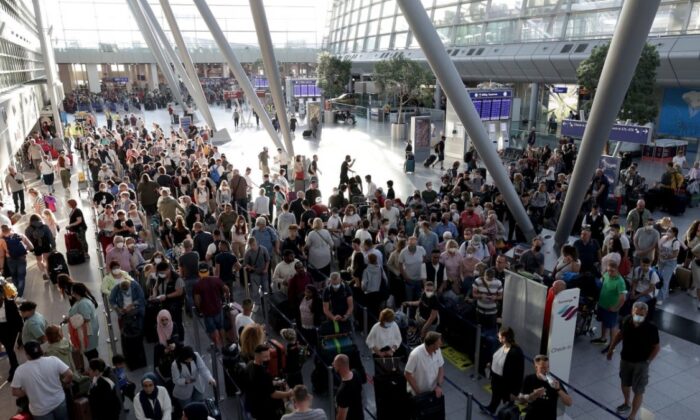 Almanya havaalanında çalıştırmak için Türk işçi alacak!.