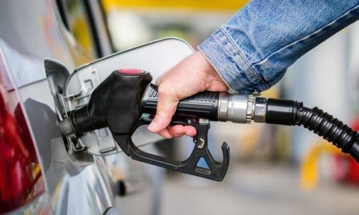 Benzin ve motorine bir zam daha..