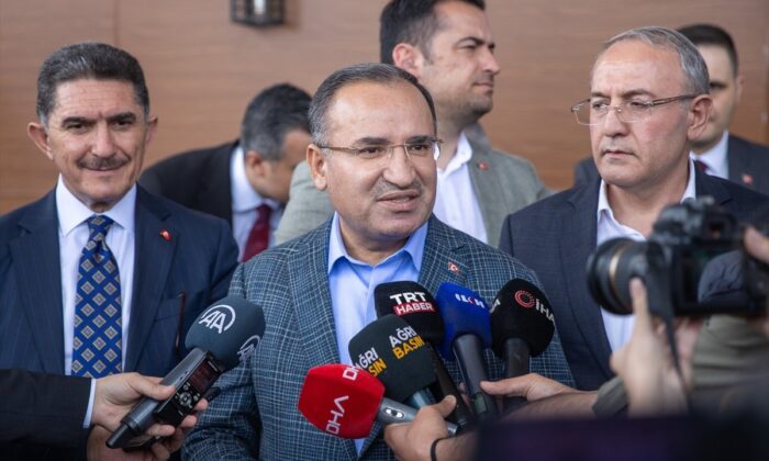 Bekir Bozdağ, Cumhurbaşkanı Erdoğan’ın yeniden adaylığıyla ilgili konuştu!.