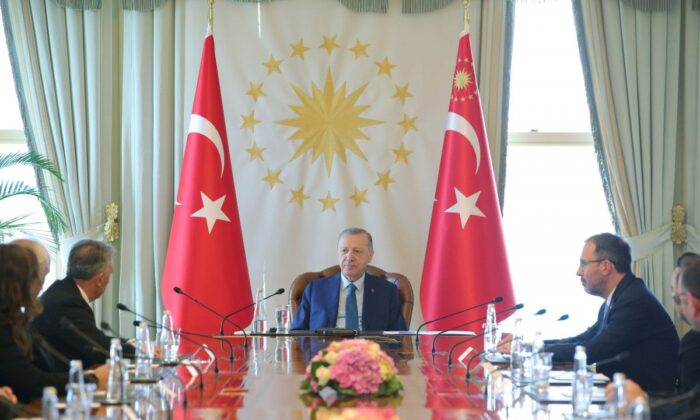 Cumhurbaşkanı Erdoğan, Beşiktaş yönetimini kabul etti!.