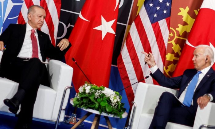 Cumhurbaşkanı Erdoğan Joe Biden görüşmesi başladı!.