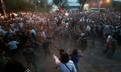 Ermenistan’da polis ve protestocular çatıştı!. 60 yaralı..
