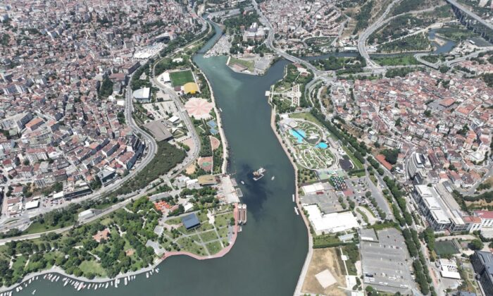 Haliç kokuyor! İBB’ye göre durum çok kötü değilmiş!.