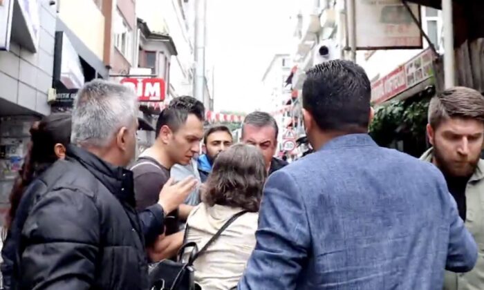 İstanbul’daki Öcalan’a destek yürüyüşünde HDP’li vekillerle polis arasında gerginlik..