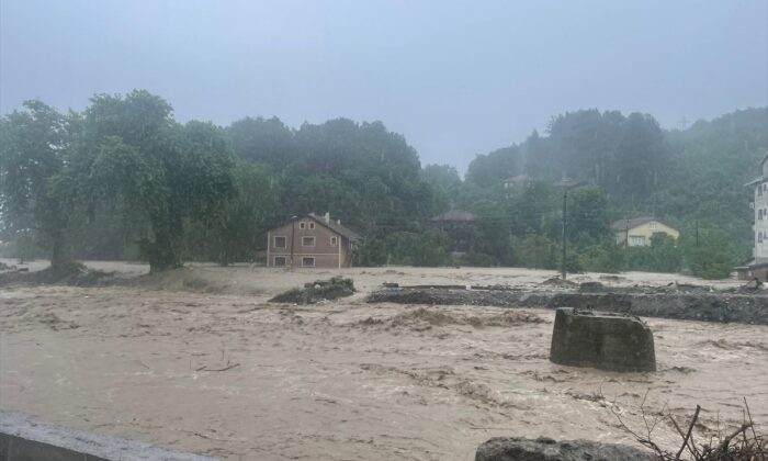 Kastamonu ve Bartın’ı sel aldı!.