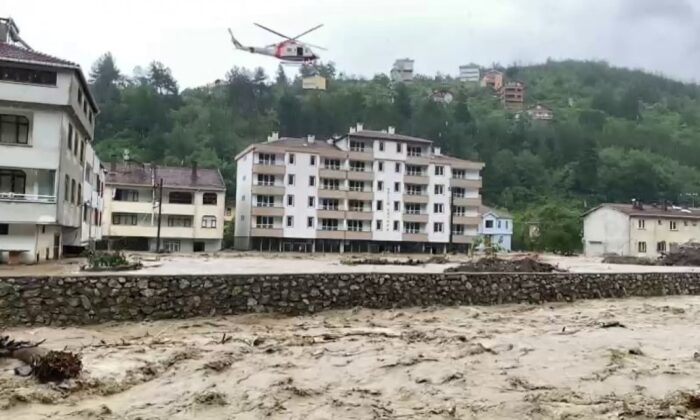 Kastamonu’da ki vatandaşlar selden helikopterle kurtarılıyor!.