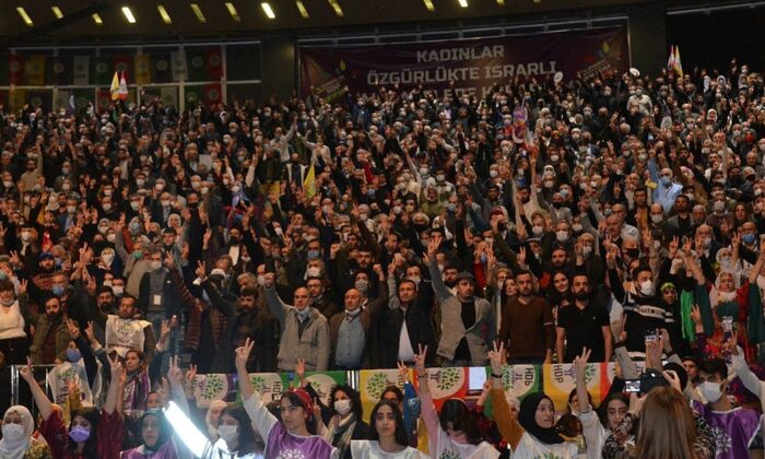 HDP kongresinde terörist başı Öcalan’a destek sloganları! 4 kişi gözaltında..