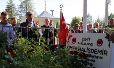 Şehit Ömer Halisdemir mezarı başında düzenlenen törenle anıldı!.