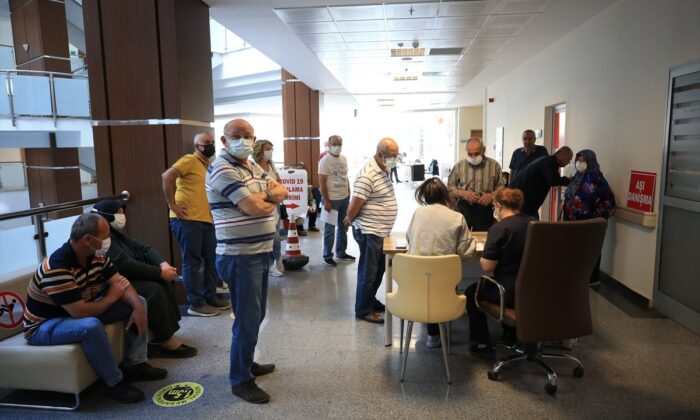 Hastanelerde hatırlatma dozu yoğunluğu..