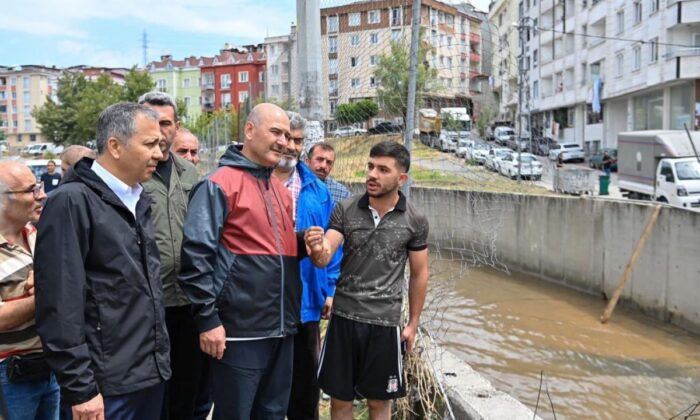 AK Parti’nin sel felaketi sonrası sahaya inmesinden CHP rahatsız oldu!.
