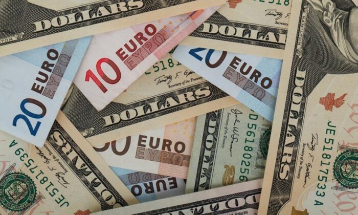 Euro, dolar karşısında son 20 yılın en düşük seviyesinde..