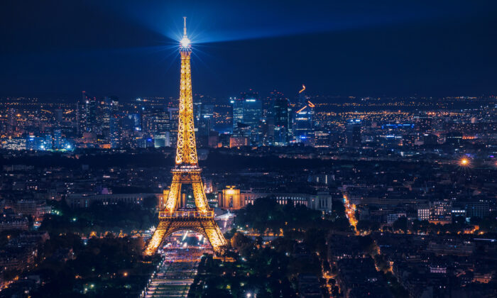 Fransa’da Eyfel Kulesi’nin paslandığı raporu basına sızdırıldı!.