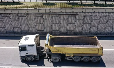İBB dikey bahçelerin yerine koyduğu reklam panolarını kaldırdı!.