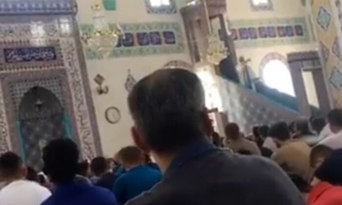 İmamdan greve giden doktorlara amacını aşan sözler..