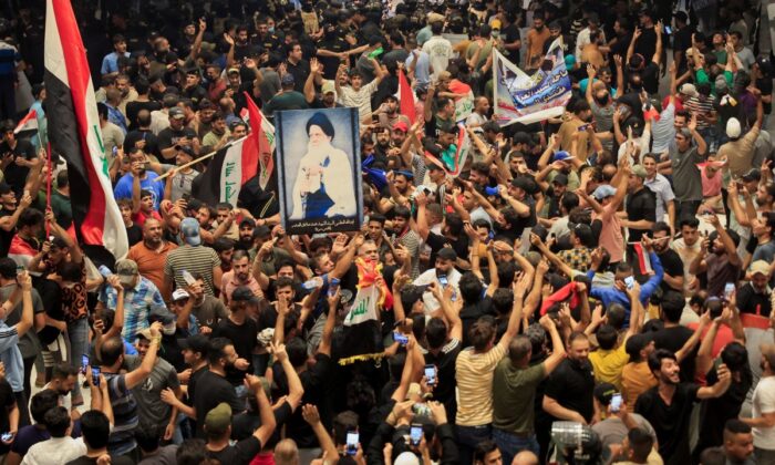 Irak yine karışıyor! Şii lider Sadr’ın destekçileri parlamentoyu bastı!.