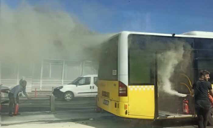 Yine İstanbul yine rezalet! Haliç’in ortasında metrobüs alev alev yanmaya başladı!.