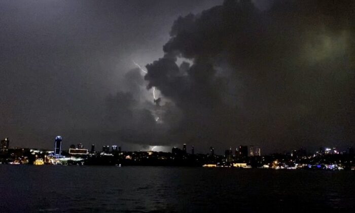 İstanbul’da sağanak yağış başladı!.