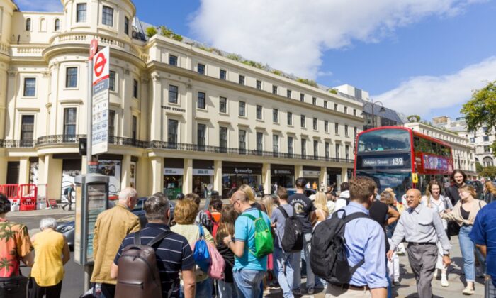 Avrupa’da hayat pahalılığı nedeniyle yayılan grev dalgası büyüyor!.