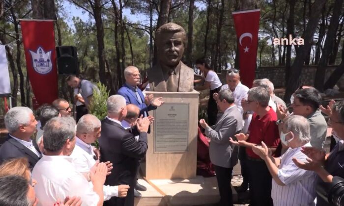 Bir CHP klasiği! Konak Belediyesi heykel açılışı yaptı!.