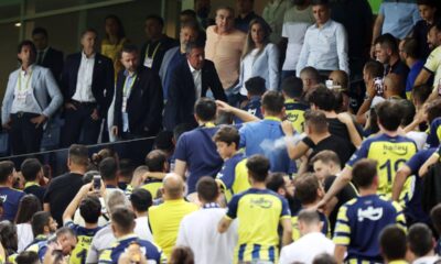 Ali Koç, maç sonrası taraftarla tartıştı!.