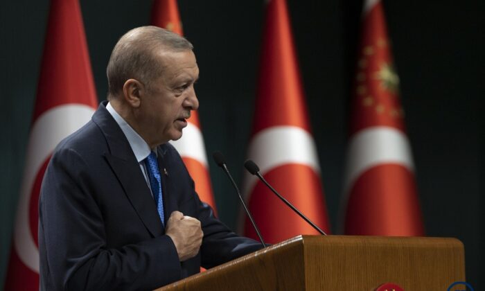 Cumhurbaşkanı Erdoğan: “Kendi ülkenize ve parasına güvenin!.”