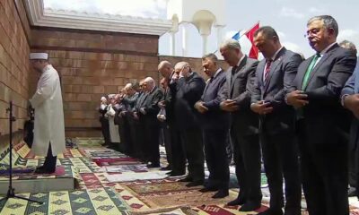 Cumhurbaşkanı Erdoğan ve Bahçeli, Cuma Namazını Malazgirt Ovası’nda kıldı!.