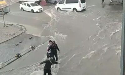 Esenyurt’ta sel! Vatandaşlar akıntıya kapıldı!.