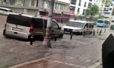 Esenyurt’ta yağış nedeniyle rögar patladı, caddeler göle döndü!.