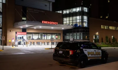 Saldırıya uğrayan Şeytan Ayetleri kitabının yazarı Salman Rüşdi solunum cihazına bağlandı!.