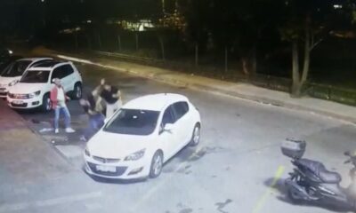 Kadıköy’de çevreyi rahatsız eden alkollü şahıslara motorkuryeden meydan dayağı..