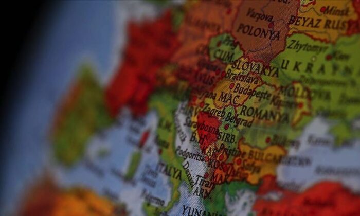 Kosova Hükümeti, Sırbistan ile gerginliğe neden olan kararı erteledi!.