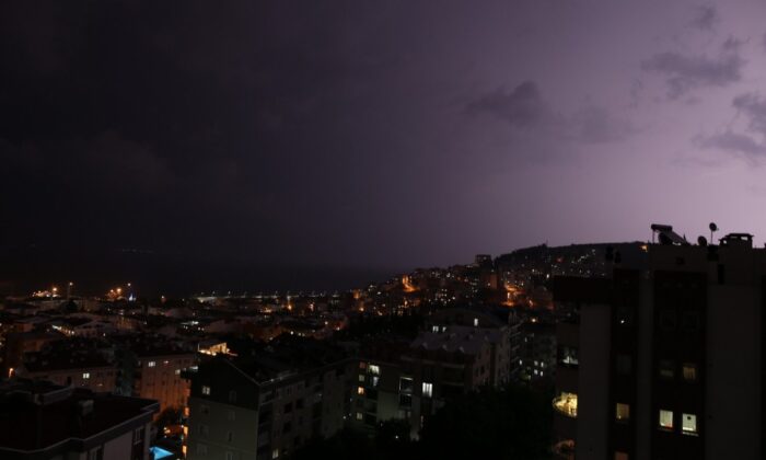 İstanbul’da sağanak yağış başladı!.