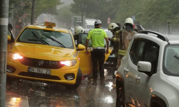 Sarıyer’de hastaneyi su bastı, hastalar tahliye edildi!.