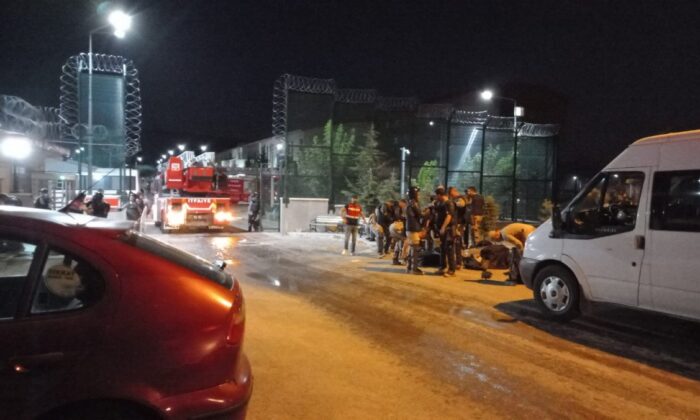 “Gitmek istemiyoruz” isyanı! Kayseri’de, sığınmacılar geri gönderme merkezinde yangın çıkardı!.