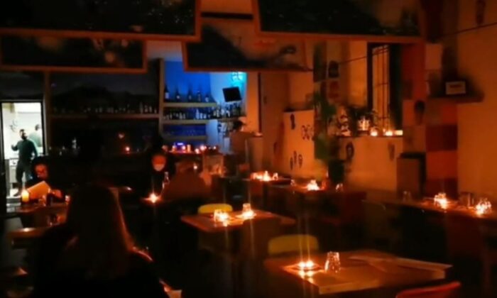 İtalya’da işletmeler, yüksek elektrik faturası nedeniyle mum yakmaya başladı!.