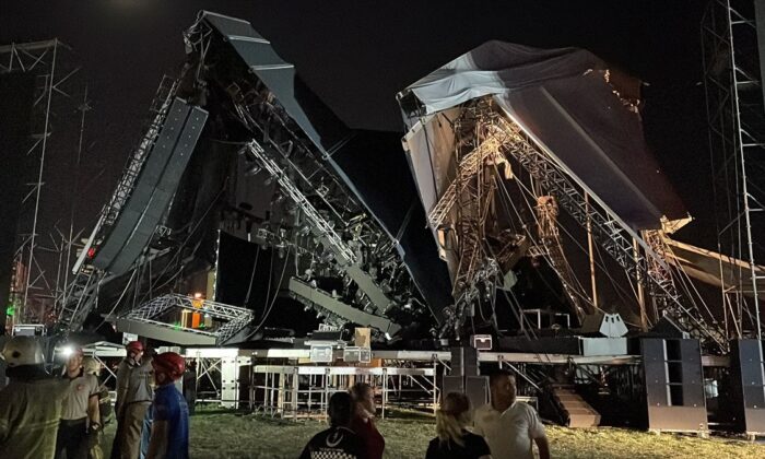 İzmir’de Tarkan’ın konser vereceği sahne çöktü!.