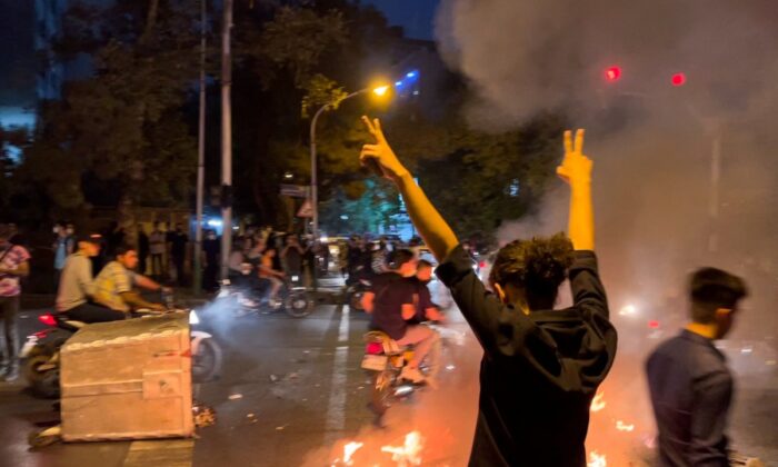 WhatsApp eylemcileri organize ediyor! “İranlıları birbirleriyle iletişim halinde tutmak için çalışıyoruz!.”