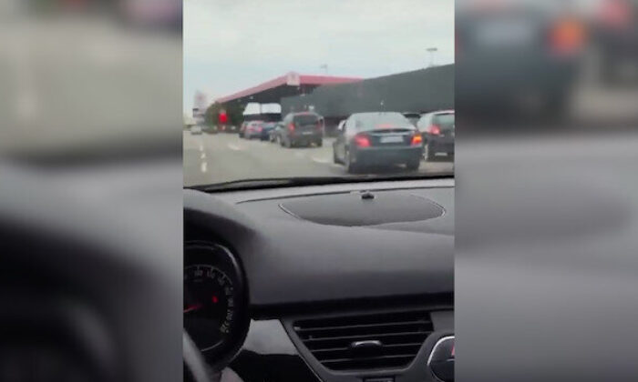 Almanya’da akaryakıta gelecek zam, benzin istasyonlarında uzun kuyruklar oluşturdu!.