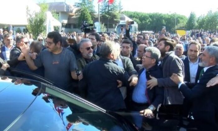 CHP’liler Tuzla Belediye Başkanı Şadi Yazıcı’ya saldırdı!.