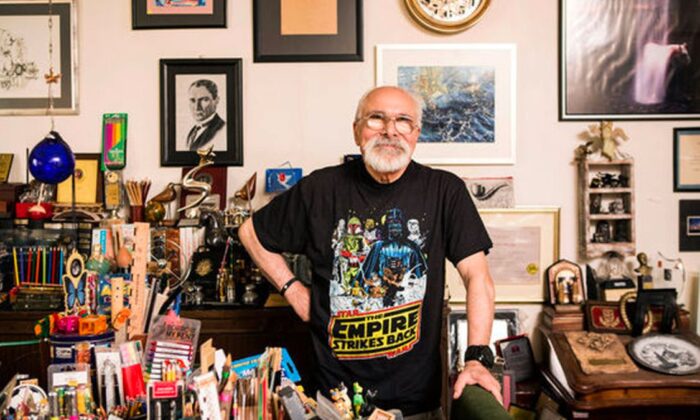 Cumhuriyet yazarı Emre Kongar başörtüsüne nefret kustu!.