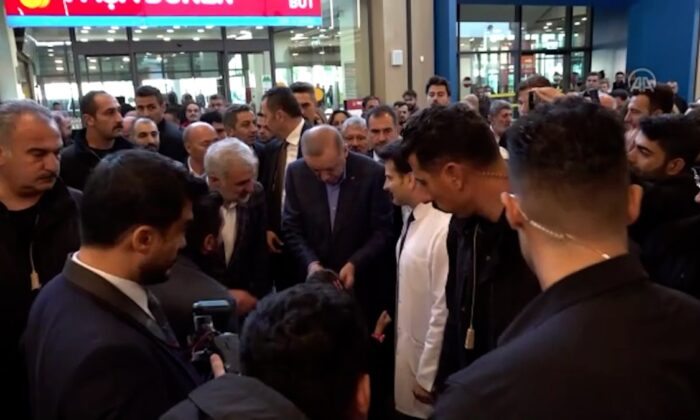 Cumhurbaşkanı Erdoğan’dan, maden patlamasında yaralananlara ziyaret..