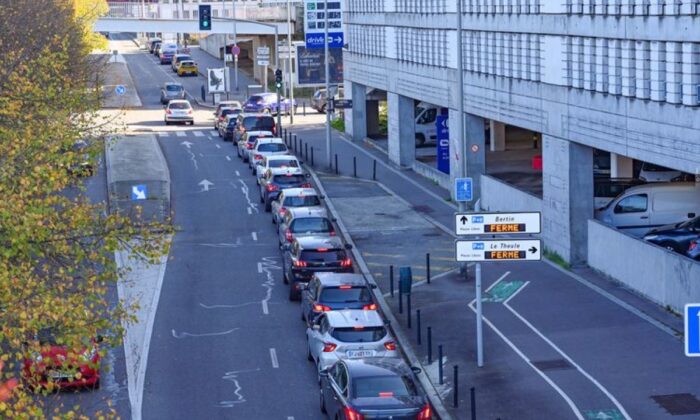 Fransa’da rafinerilerde greve gidenler zorla çalıştırılacak!.