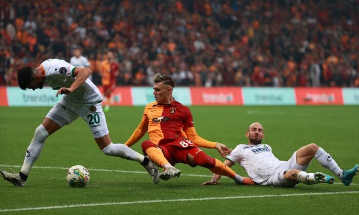 Galatasaray, Alanyaspor ile 2-2 berabere kaldı!.