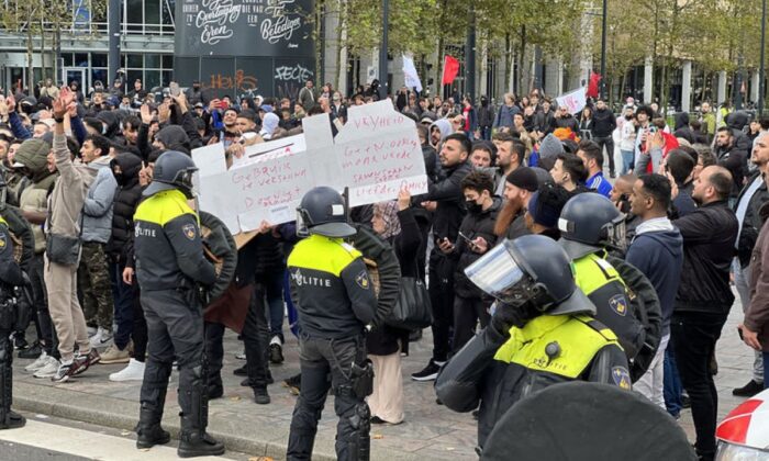 Lânetûllahî Alez Zalimîn! Hollanda’da Kur’an-ı Kerim yakma eylemi..