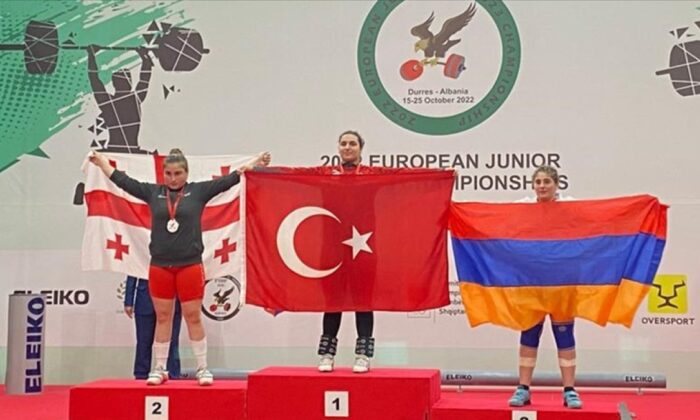 Milli halterci Sara Yenigün’den Avrupa’da 3 altın madalya