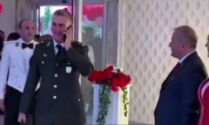 Tokat’ta Vali’nin elini sıkmayan subaylar görevden alındı!.