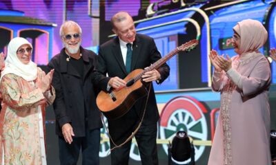 Yusuf İslam, Cumhurbaşkanı Erdoğan’a gitarını hediye etti!.