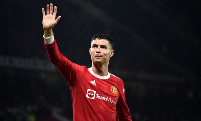 Manchester United, Cristiano Ronaldo ile yollarını ayırdı!.