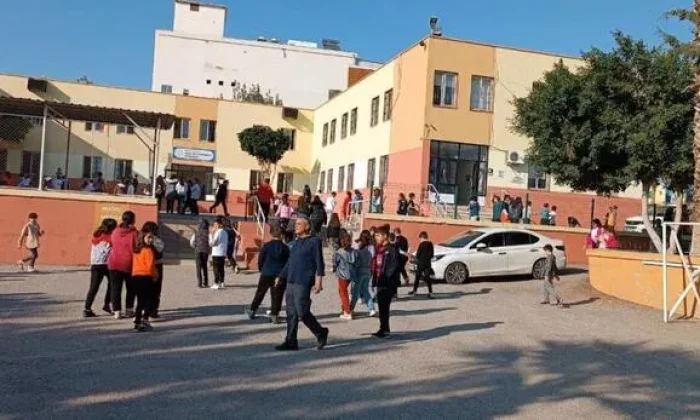 Ortaokulda dehşet! 12 yaşındaki kız öğrenci, sınıf arkadaşını hortumla dövüp bıçaklayarak öldürdü!.